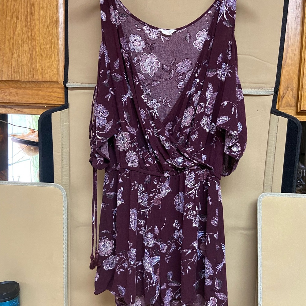 Aeropostale Burgundy Floral Romper w/Cold Shoulders Size Small